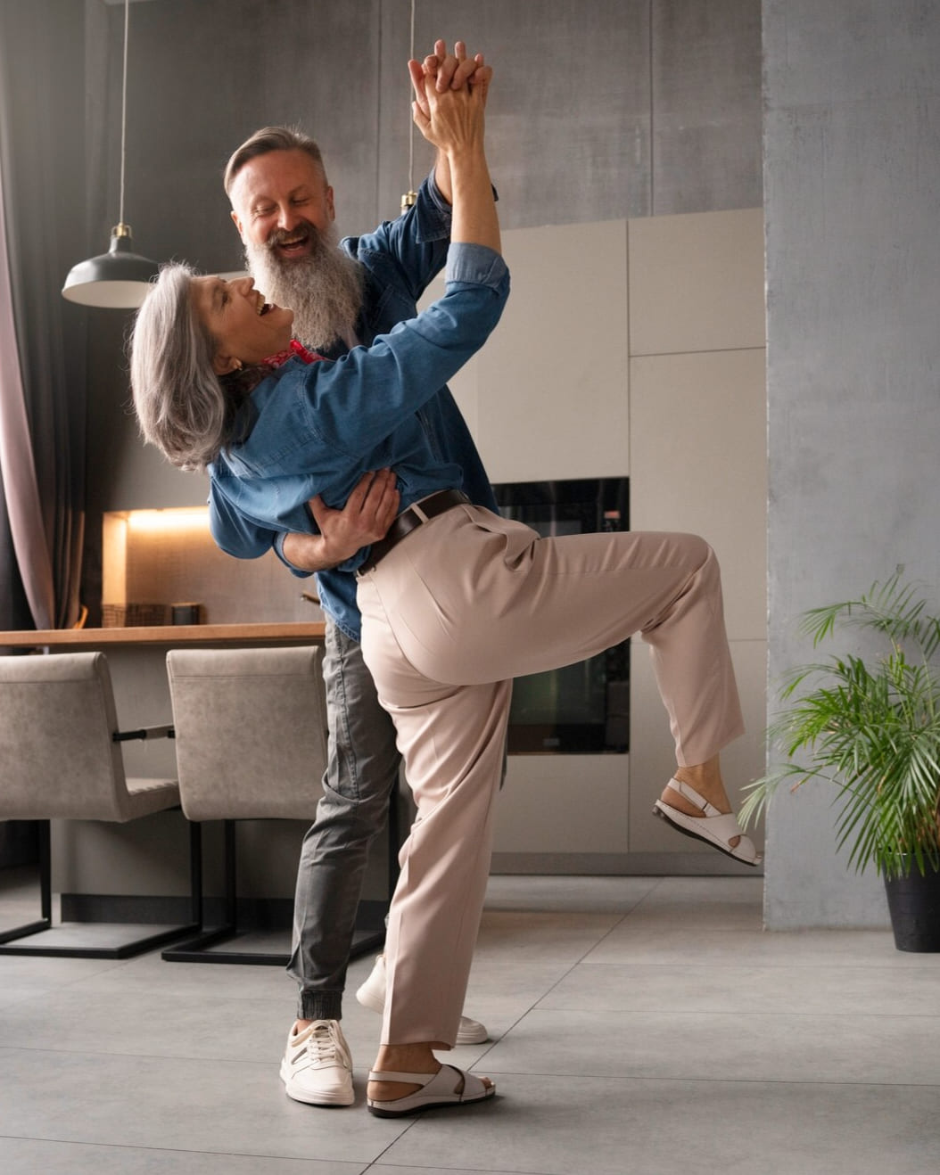 couple âgé qui danse (1)